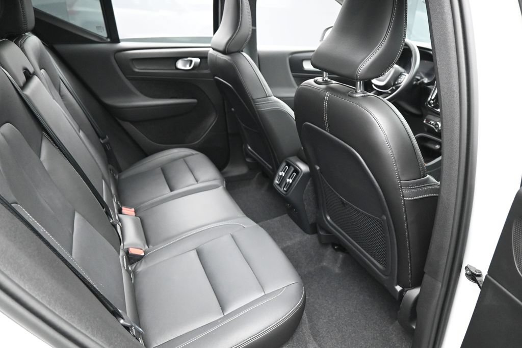 Used 2026 Volvo XC40 B5 Plus AWD/4WD image 38