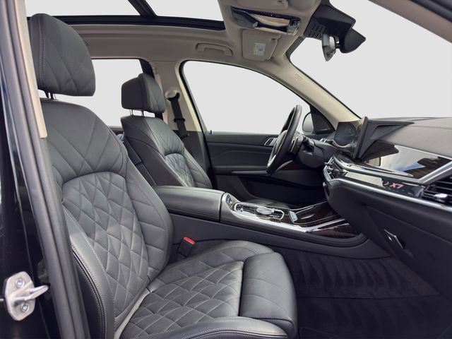 Used 2024 BMW X7 xDrive40i image 17