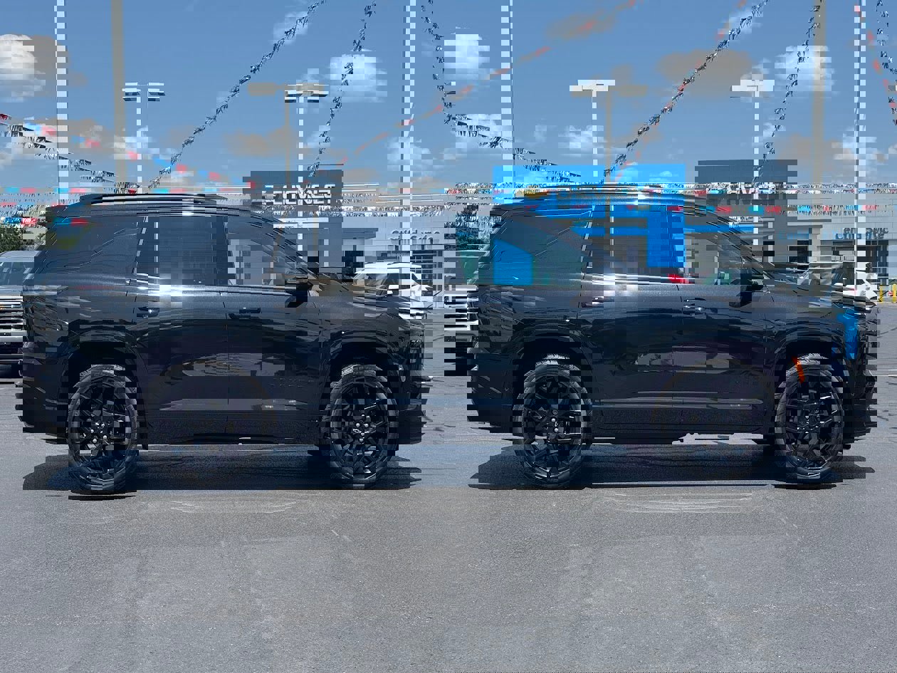 Used 2024 Chevrolet Traverse RS image 4