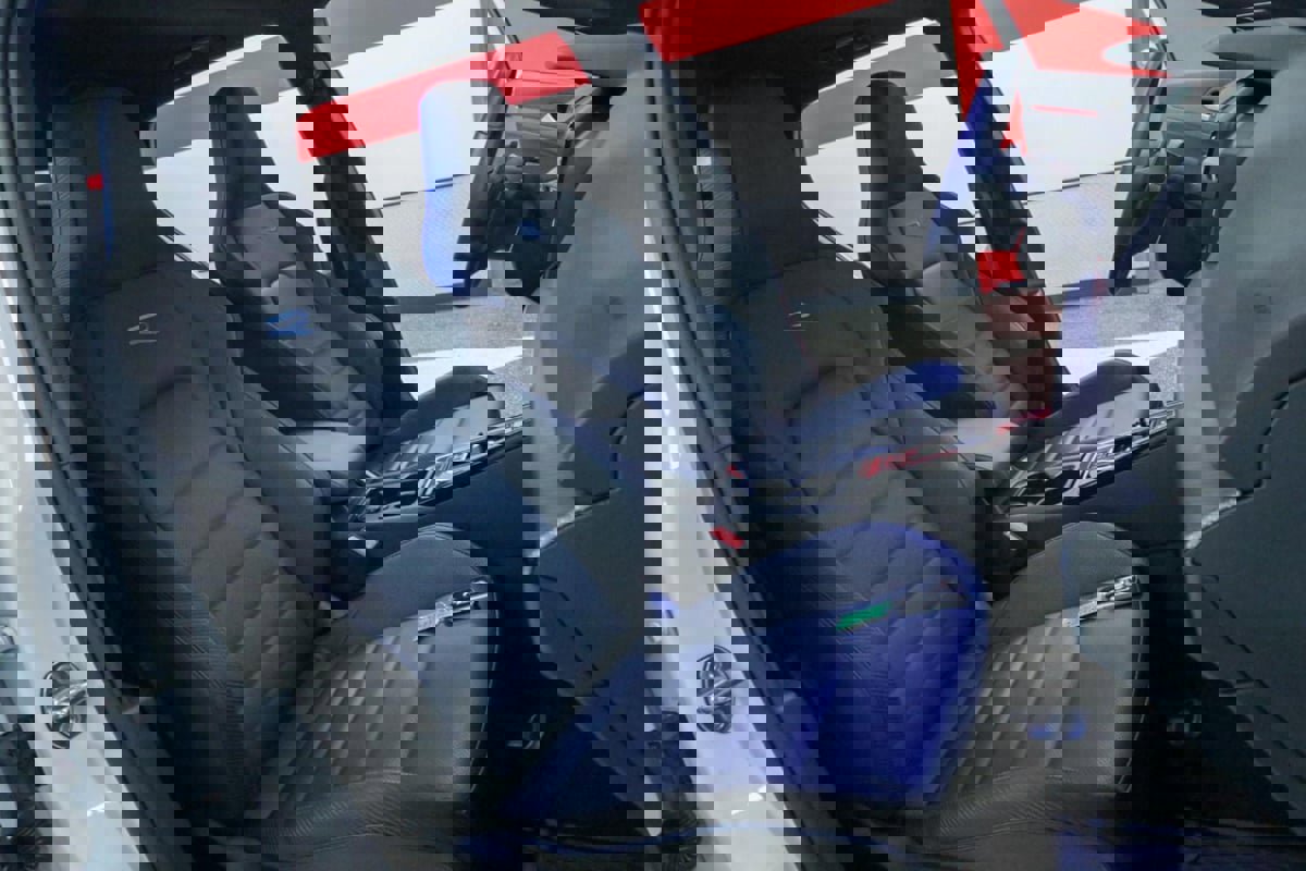 Used 2024 Volkswagen Golf R image 26