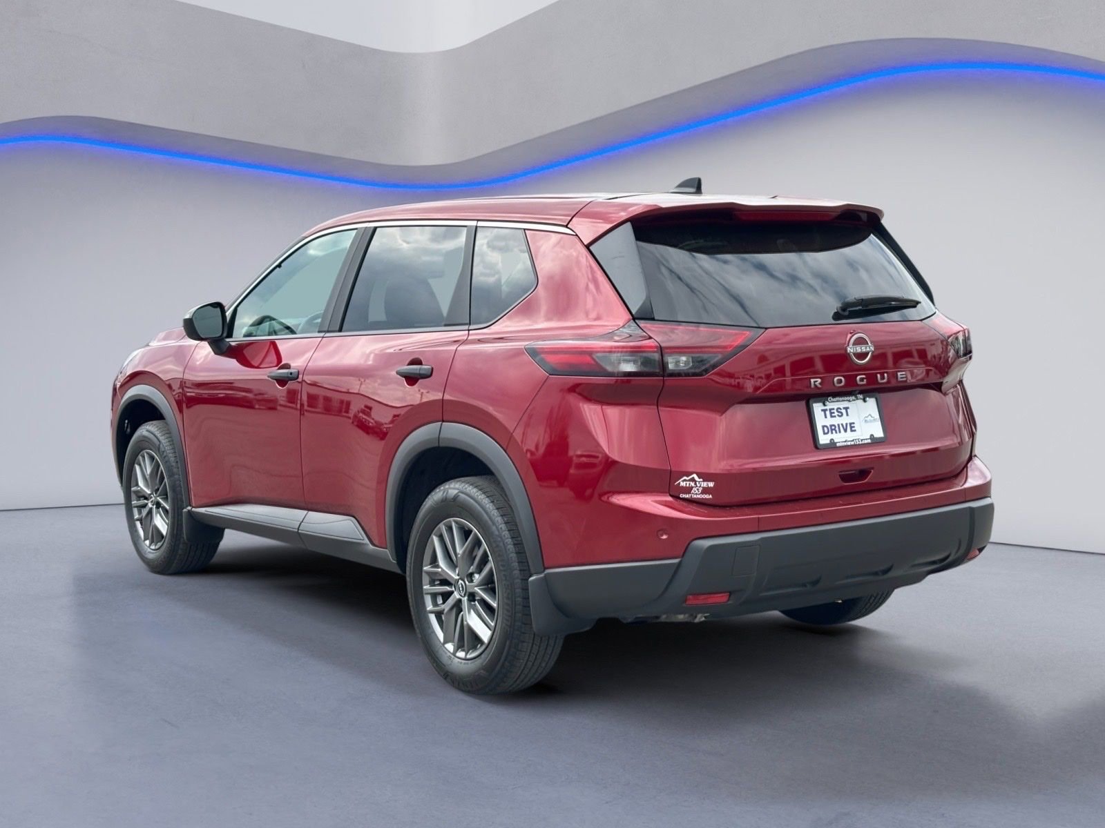 Used 2025 Nissan Rogue S image 3