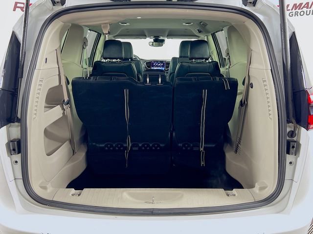 Used 2022 Chrysler Pacifica Touring-L image 25