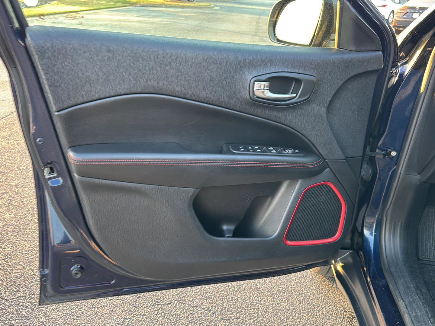 Used 2019 Jeep Compass Trailhawk image 14