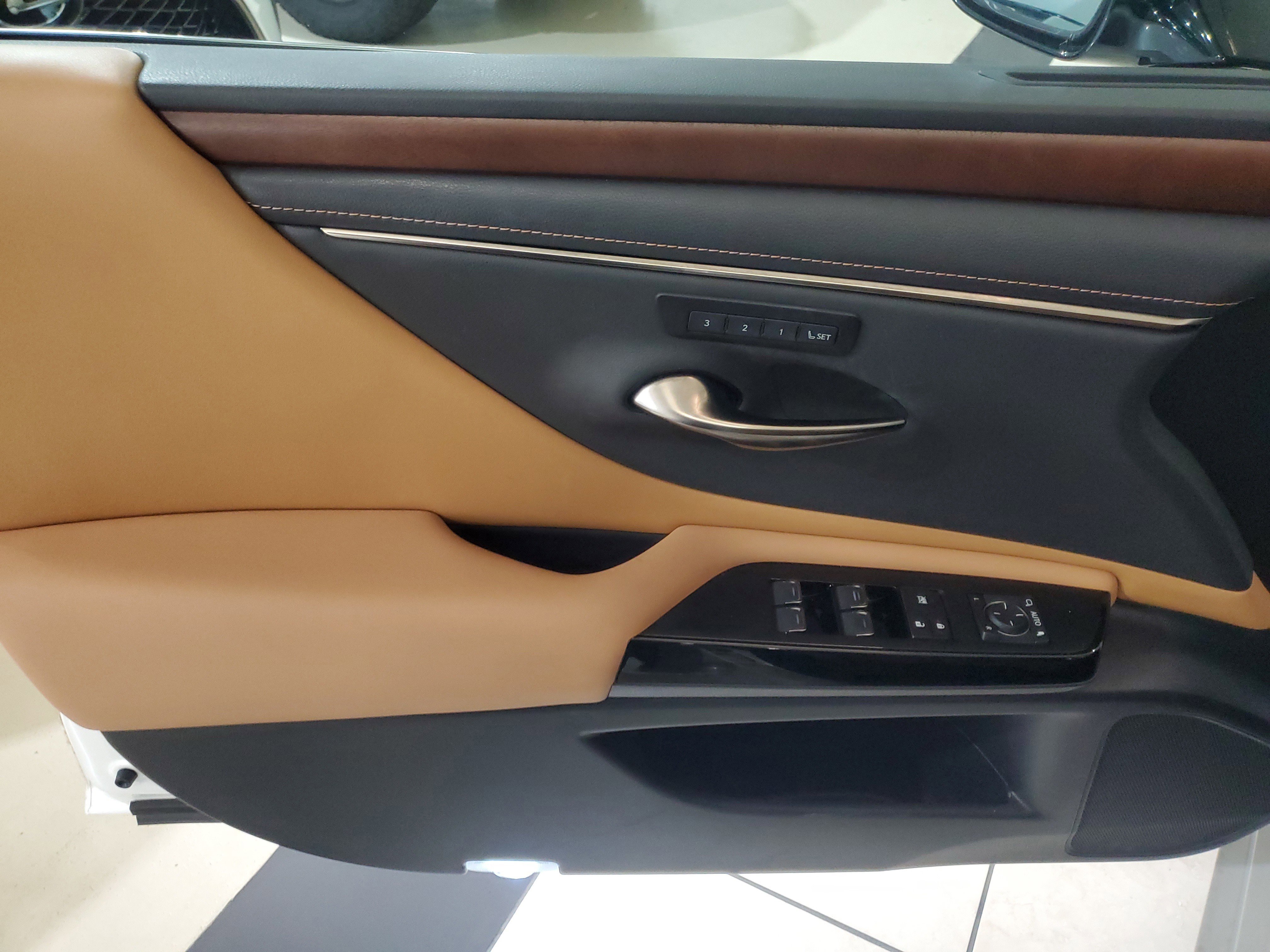 Used 2022 Lexus ES 350 w/ Premium Package image 18