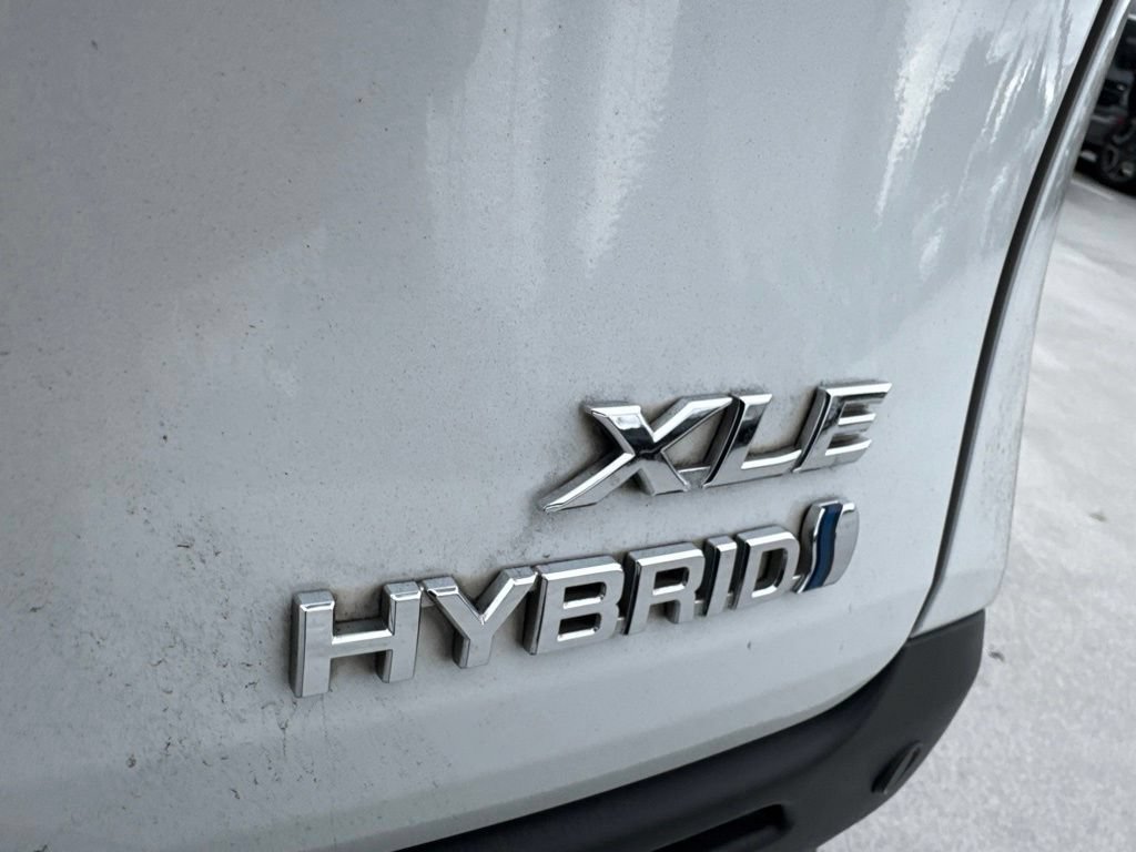 Used 2023 Toyota Sienna XLE AWD/4WD image 9