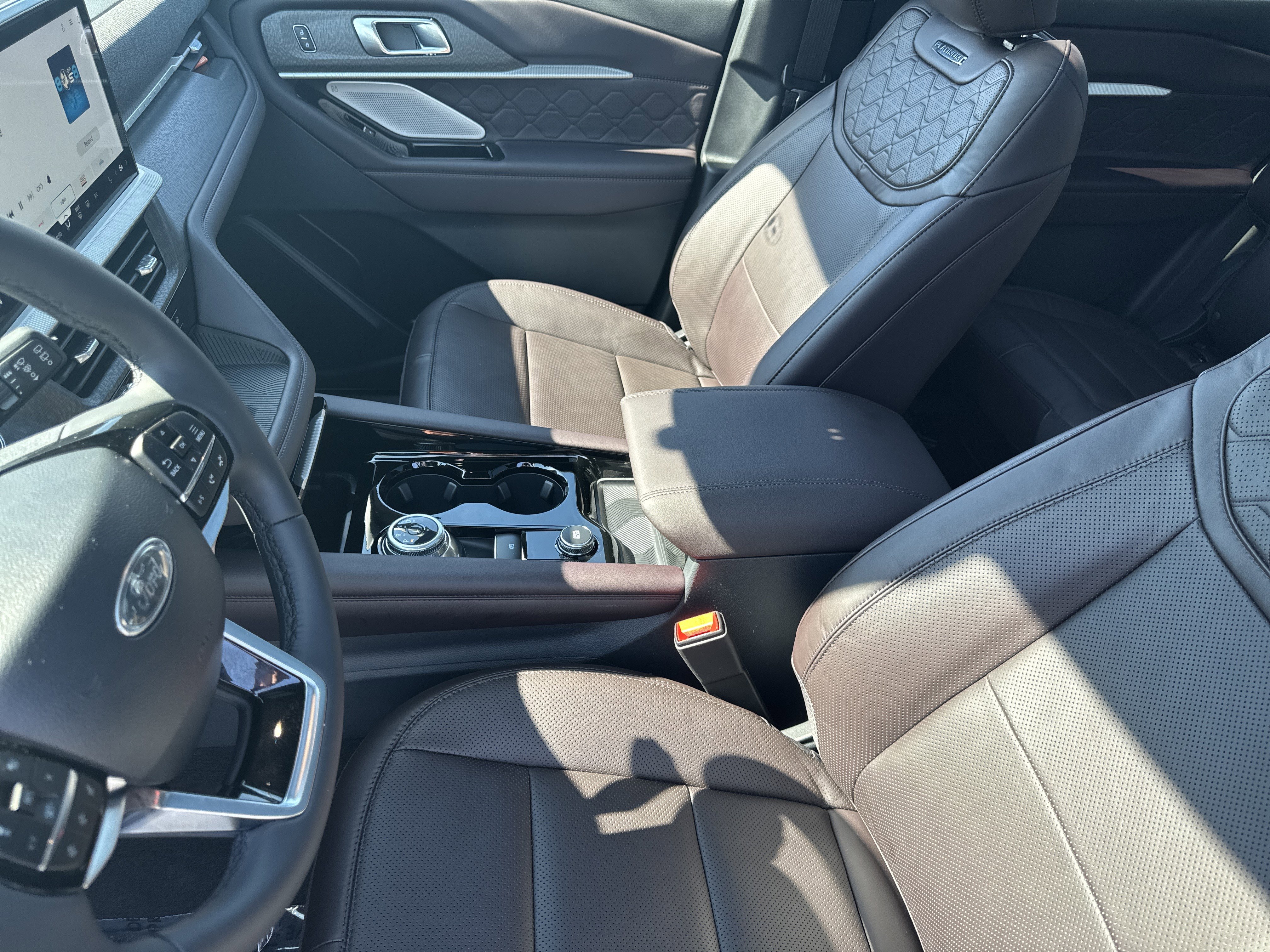 Used 2025 Ford Explorer Platinum w/ Ultimate Package image 9