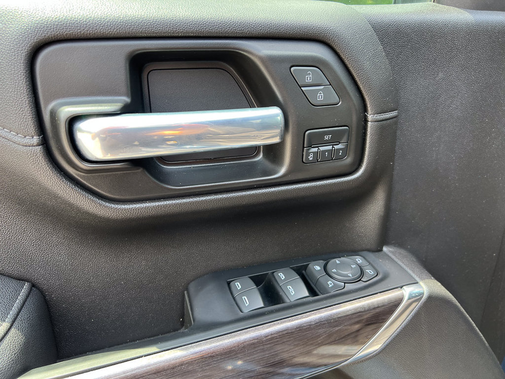Used 2022 Chevrolet Silverado 1500 LTZ w/ LTZ Premium Package AWD/4WD image 17