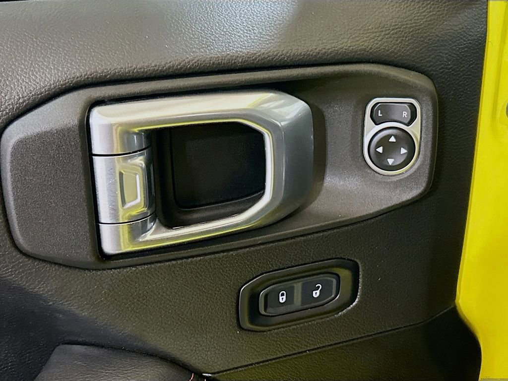 Used 2022 Jeep Wrangler Unlimited Rubicon w/ Cold Weather Group image 16