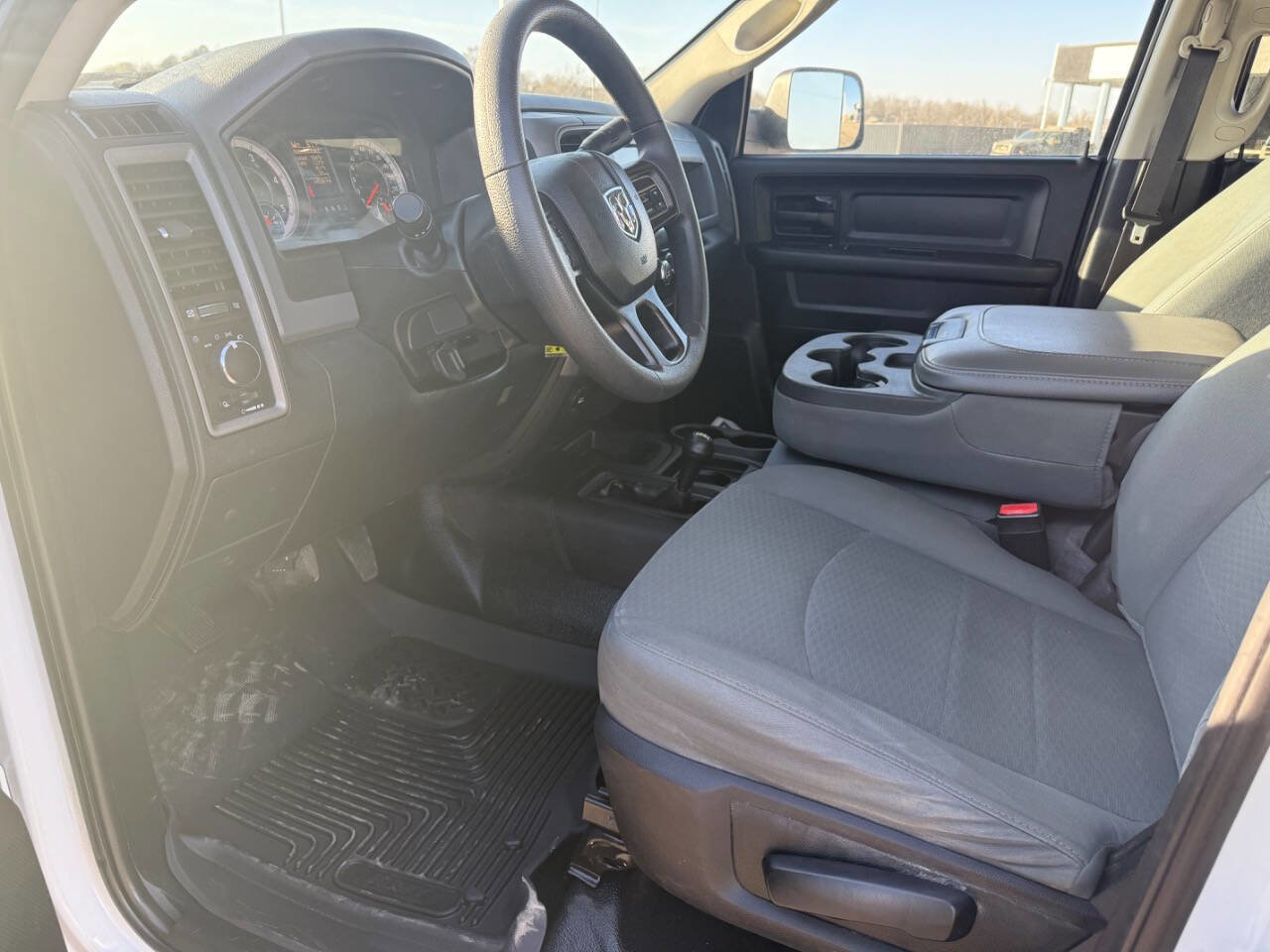 Used 2018 RAM 2500 Tradesman w/ Chrome Appearance Group image 16
