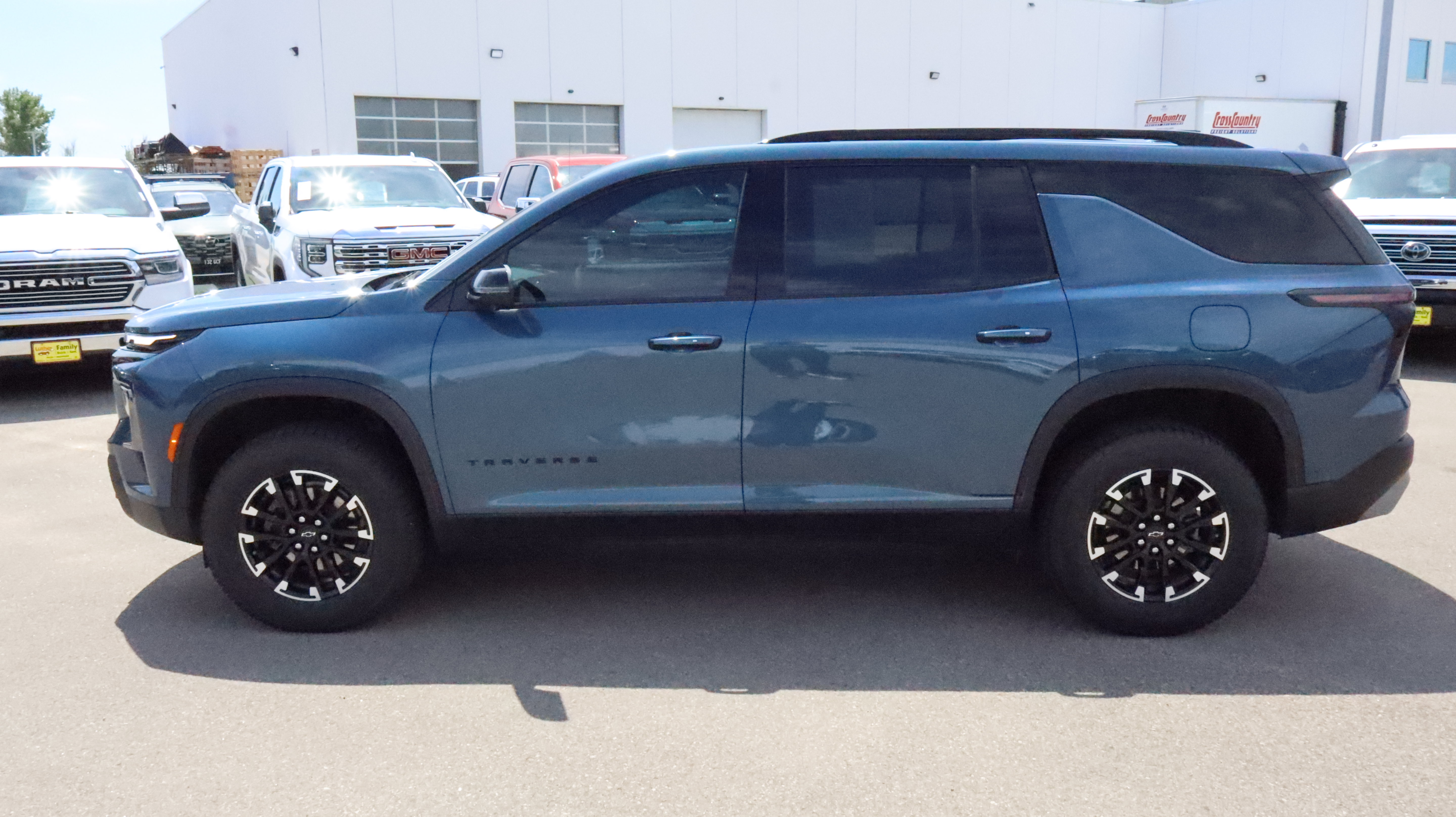 Used 2025 Chevrolet Traverse Z71 w/ Enhanced Driving Package AWD/4WD image 4