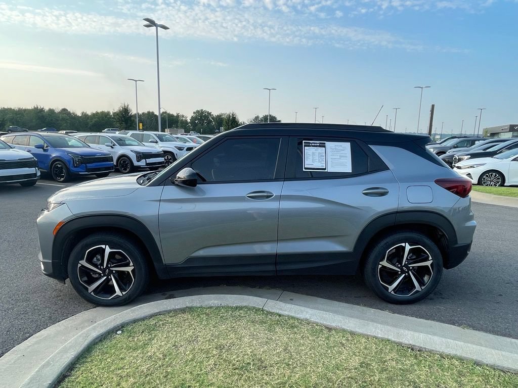 Used 2023 Chevrolet TrailBlazer RS w/ Sun and Liftgate Package FWD image 4