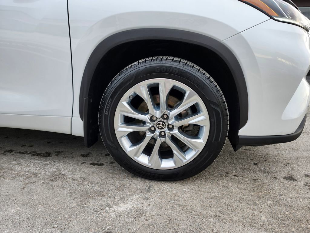 Used 2022 Toyota Highlander Limited image 19