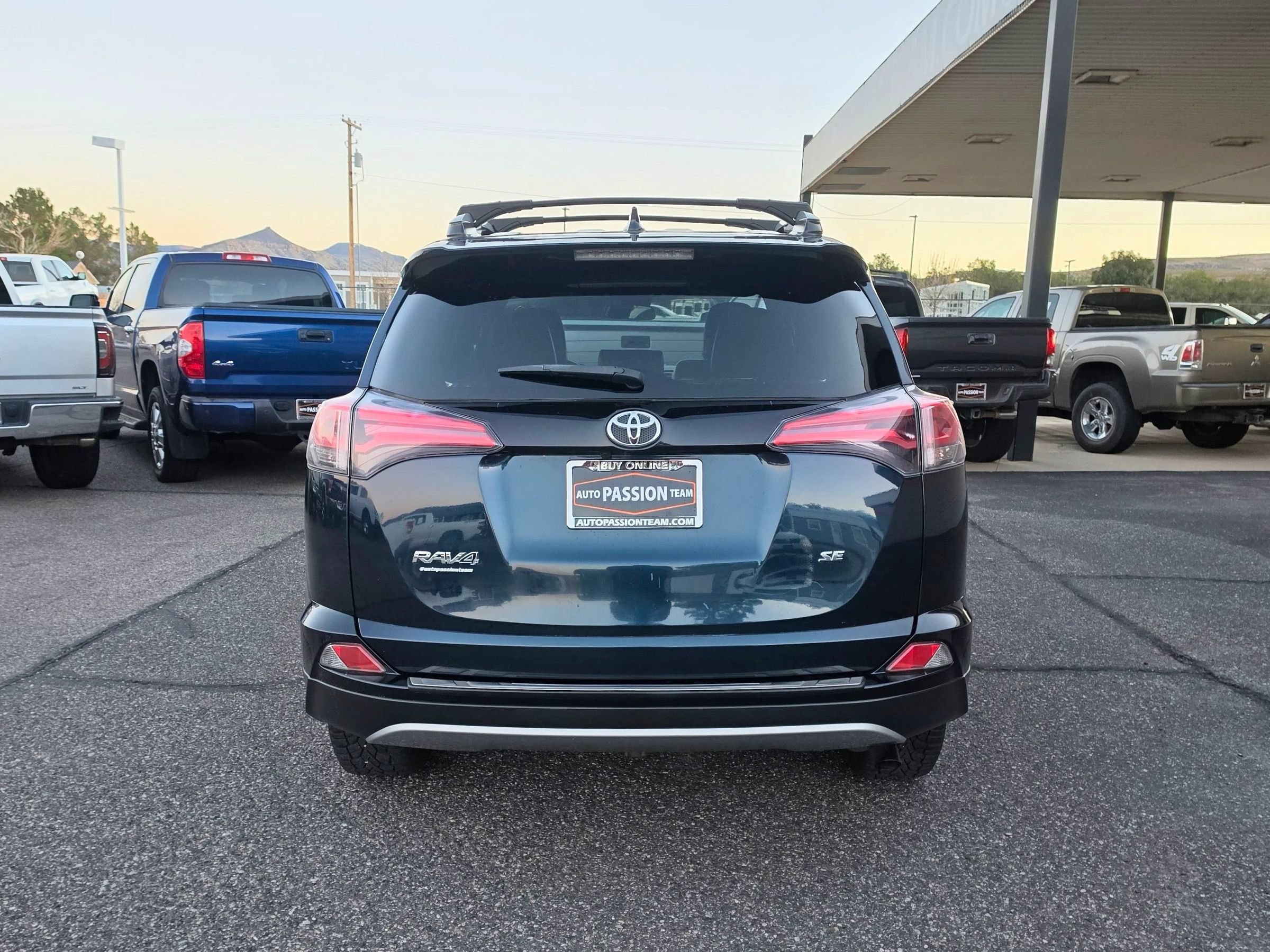 Used 2018 Toyota RAV4 SE FWD image 4
