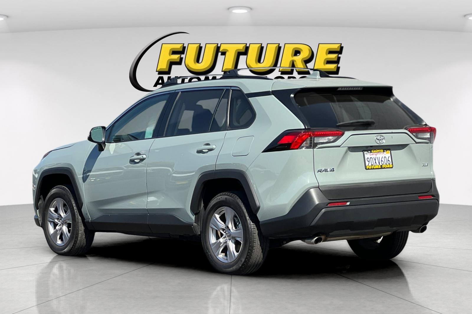 Used 2022 Toyota RAV4 XLE image 5