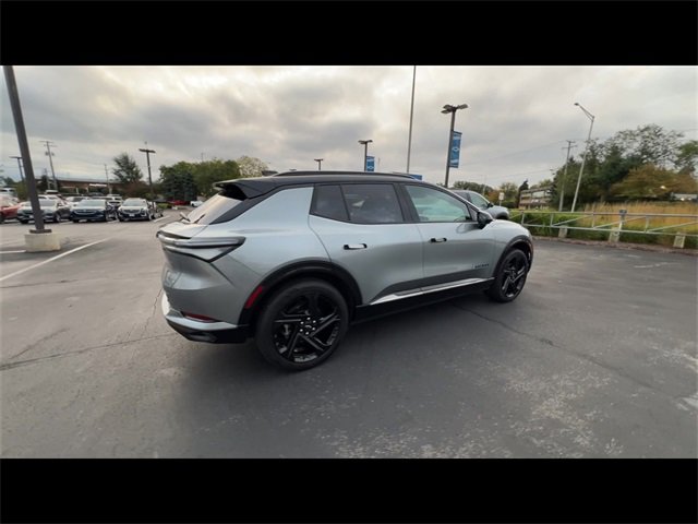 Used 2024 Chevrolet Equinox EV RS image 8