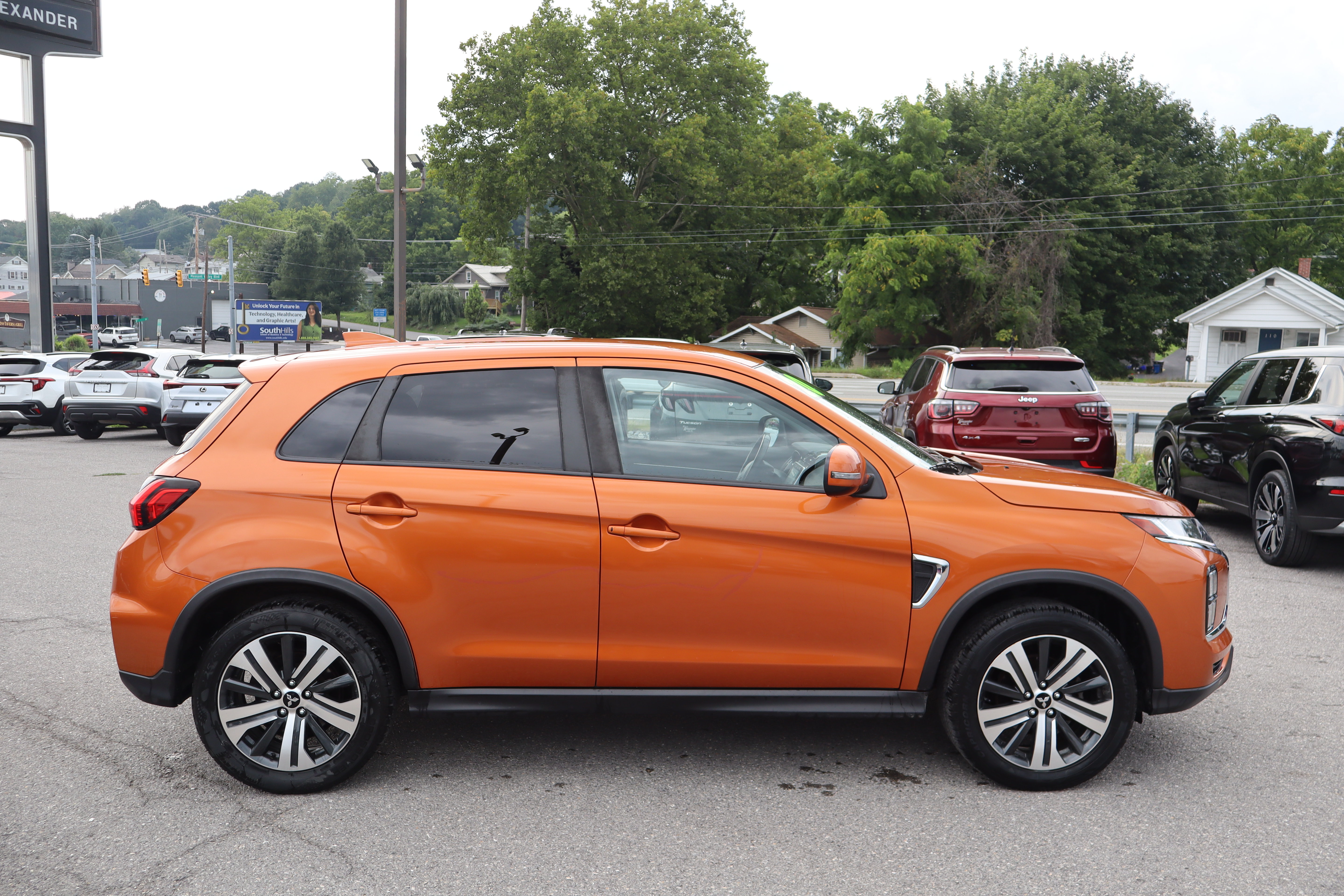 Used 2020 Mitsubishi Outlander Sport SE AWD/4WD image 3