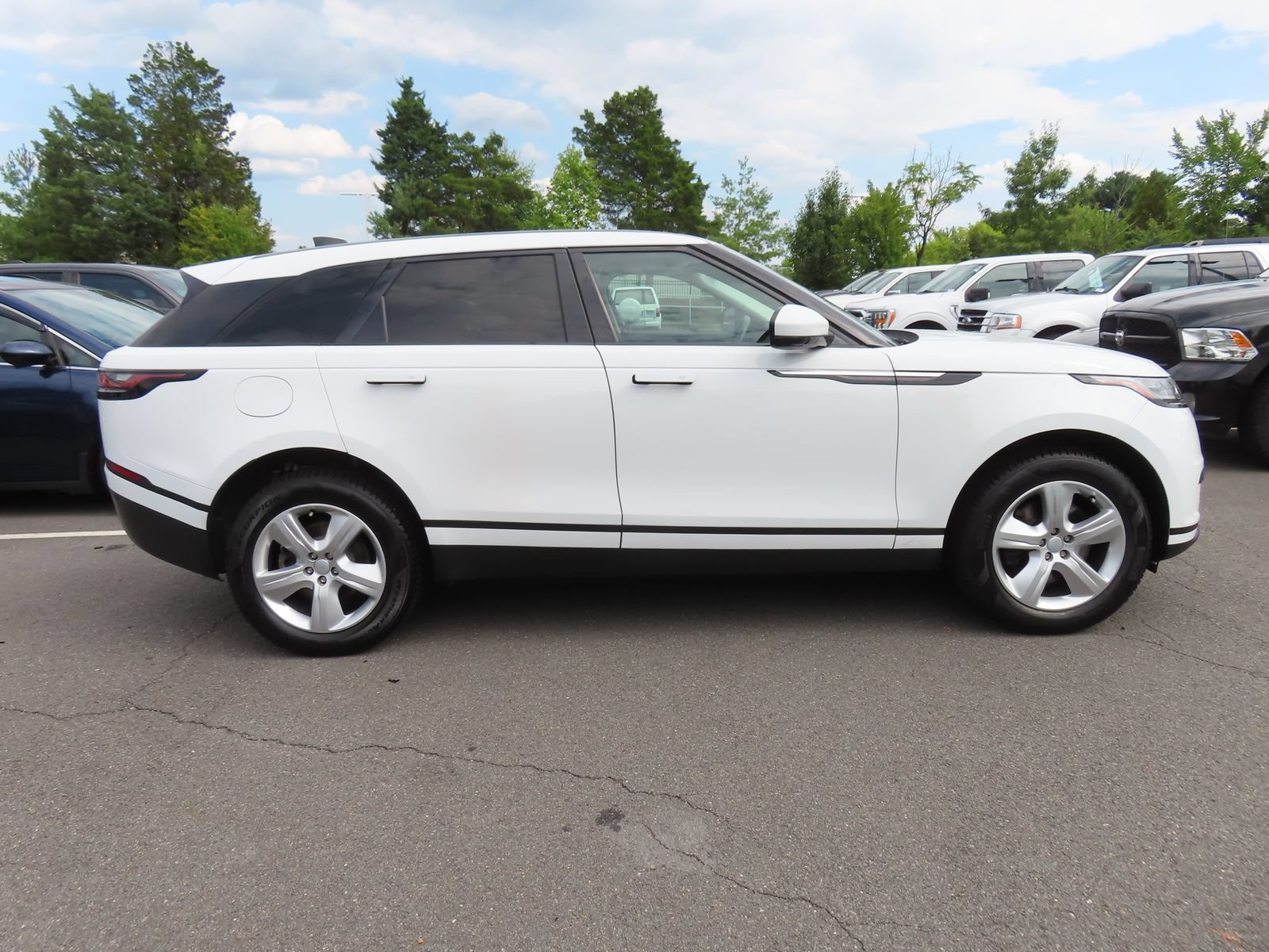 Used 2023 Land Rover Range Rover Velar S AWD/4WD image 4