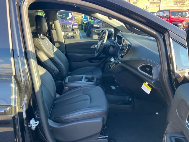 New 2026 Chrysler Pacifica Select w/ S Appearance Package FWD image 30