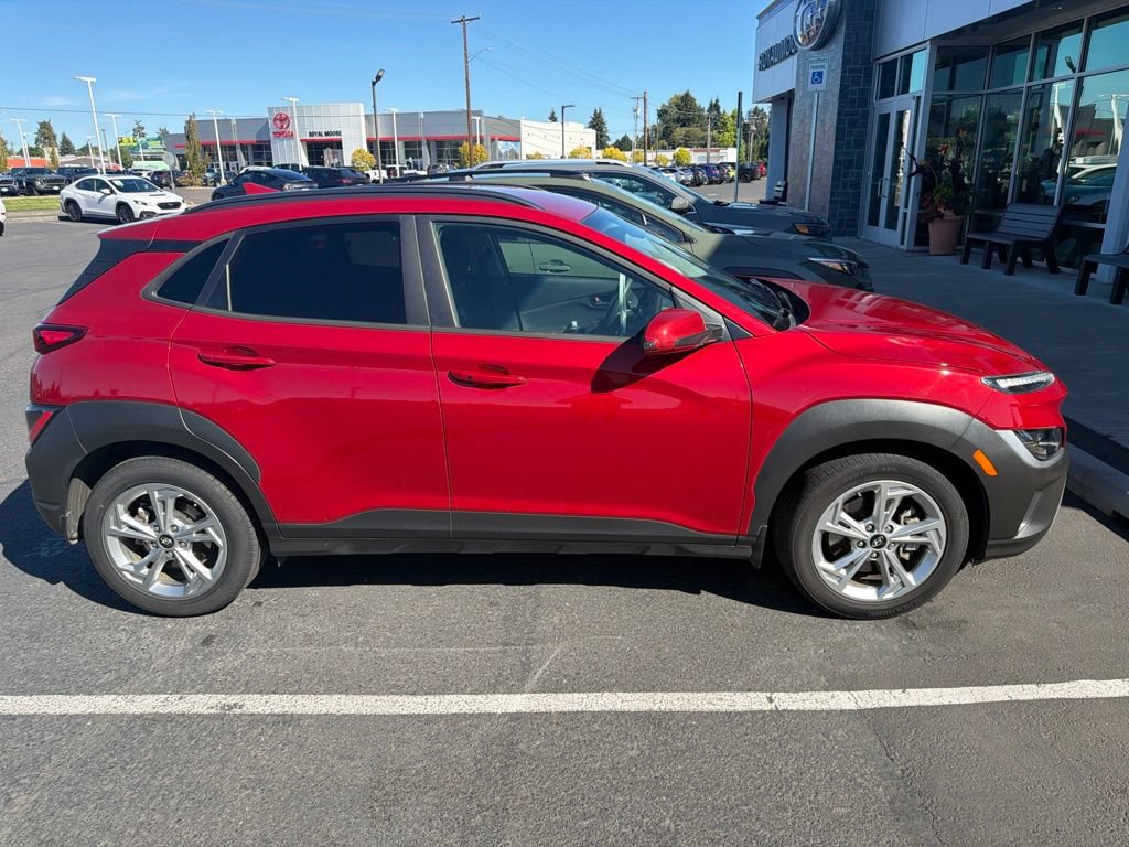 Used 2022 Hyundai Kona SEL AWD/4WD image 2