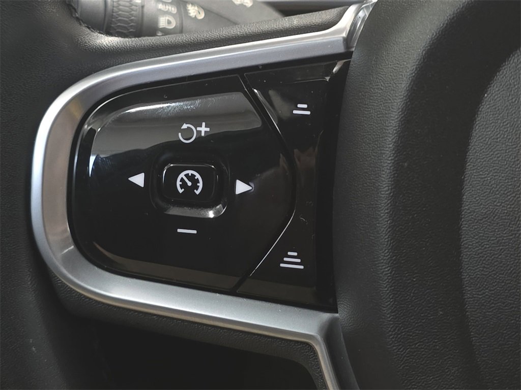 Used 2022 Volvo S60 T8 R-Design image 17