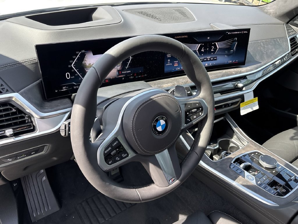 Used 2027 BMW X7 xDrive40i w/ M Sport Package AWD/4WD image 11