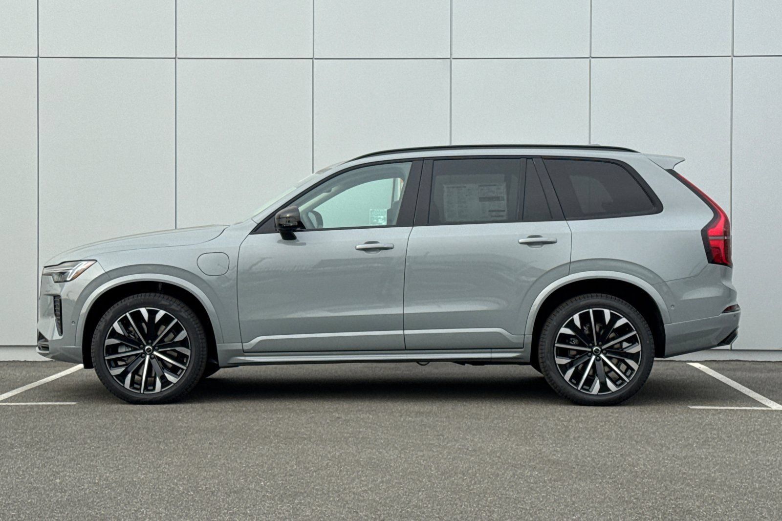New 2026 Volvo XC90 T8 Ultra w/ Lounge Package AWD/4WD image 2