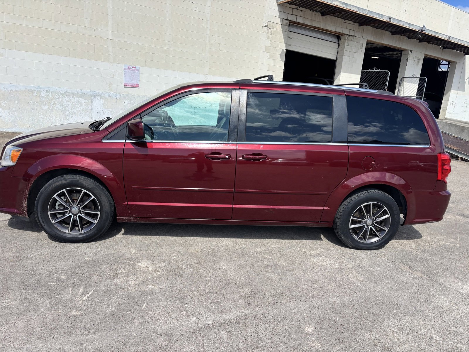 Used 2017 Dodge Grand Caravan SXT image 6