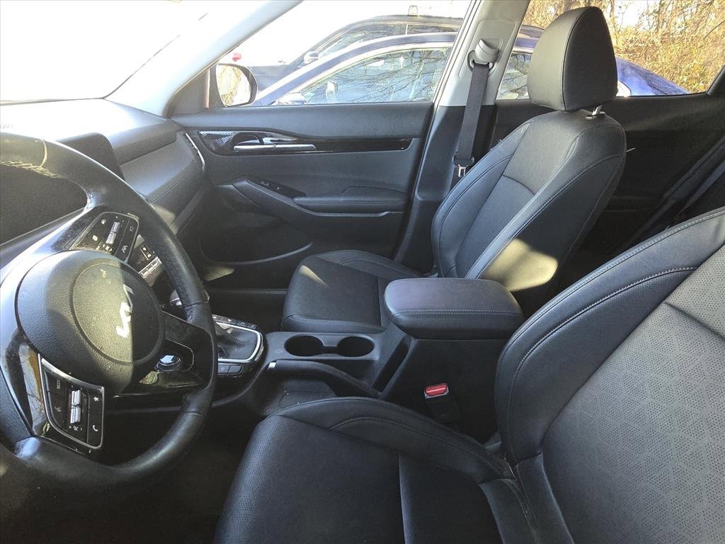 Used 2025 Kia Seltos EX image 5