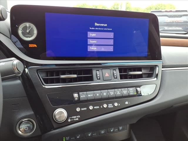New 2025 Lexus ES 300h Ultra Luxury image 17