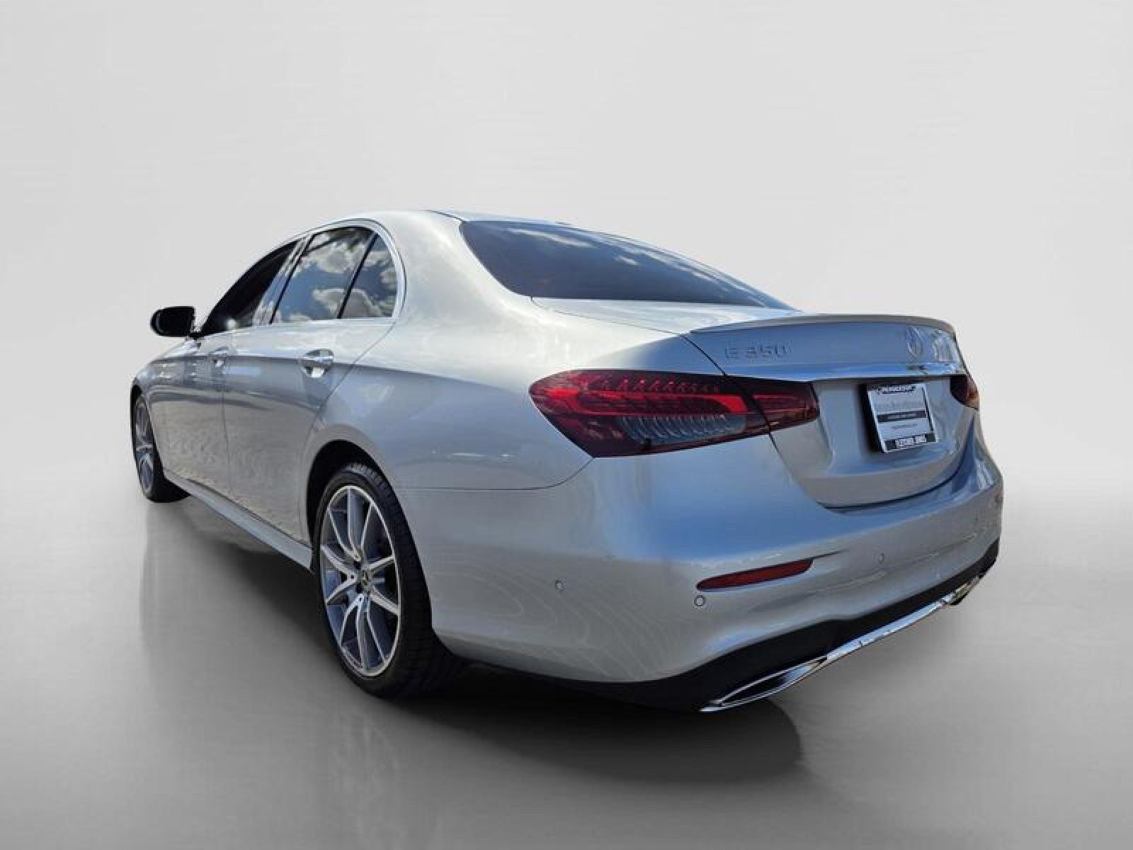 Used 2023 Mercedes-Benz E 350 Sedan image 3