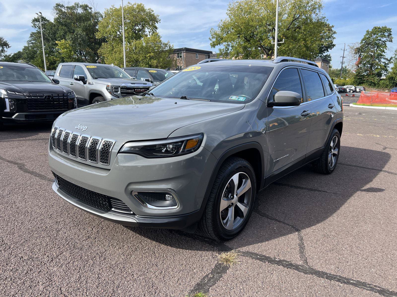 Used 2020 Jeep Cherokee Limited AWD/4WD image 3