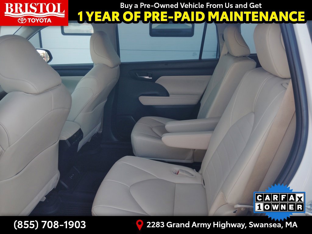 Used 2024 Toyota Highlander XLE AWD/4WD image 16