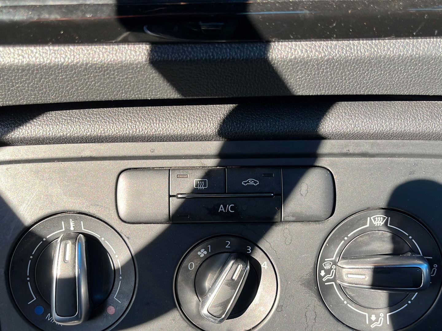 Used 2014 Volkswagen Beetle 2.5 image 18