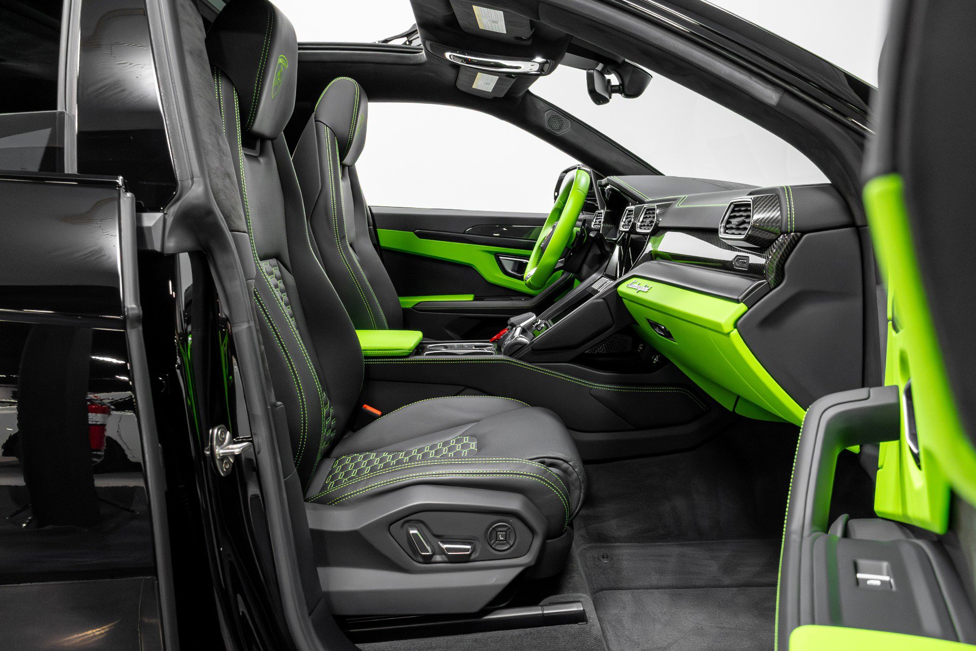 Used 2022 Lamborghini Urus image 26