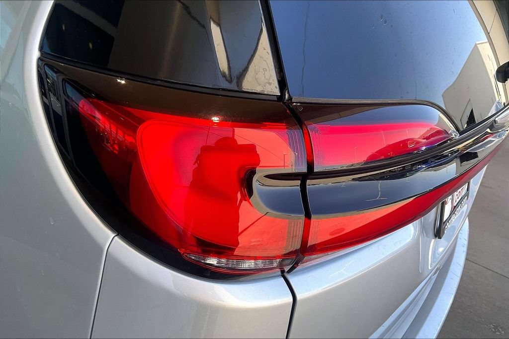 Used 2024 Chrysler Pacifica Touring-L FWD image 29