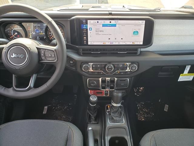 New 2025 Jeep Gladiator Willys image 15