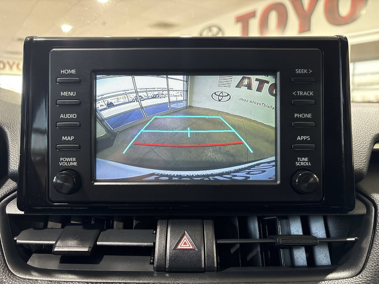 Used 2019 Toyota RAV4 LE FWD image 18