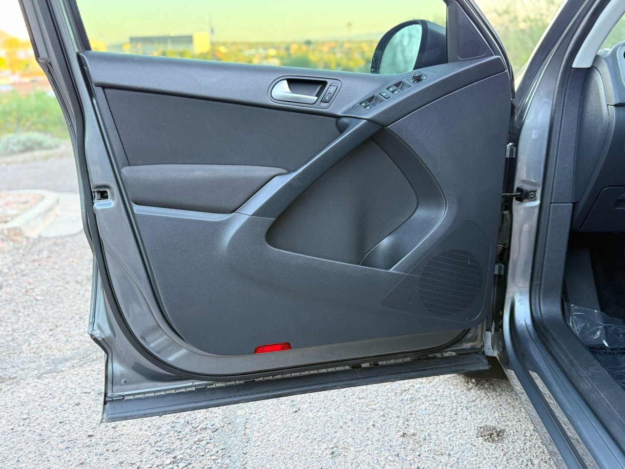 Used 2017 Volkswagen Tiguan Limited w/ Premium Package image 35