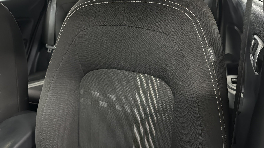 Used 2025 Hyundai Venue SEL FWD image 18