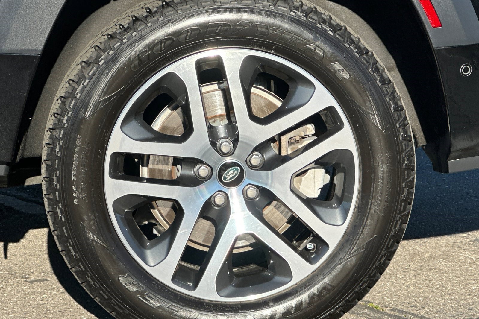 Used 2023 Land Rover Defender 130 X-Dynamic SE image 37