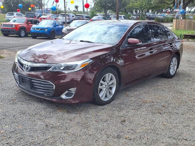 Used 2014 Toyota Avalon XLE Premium image 3