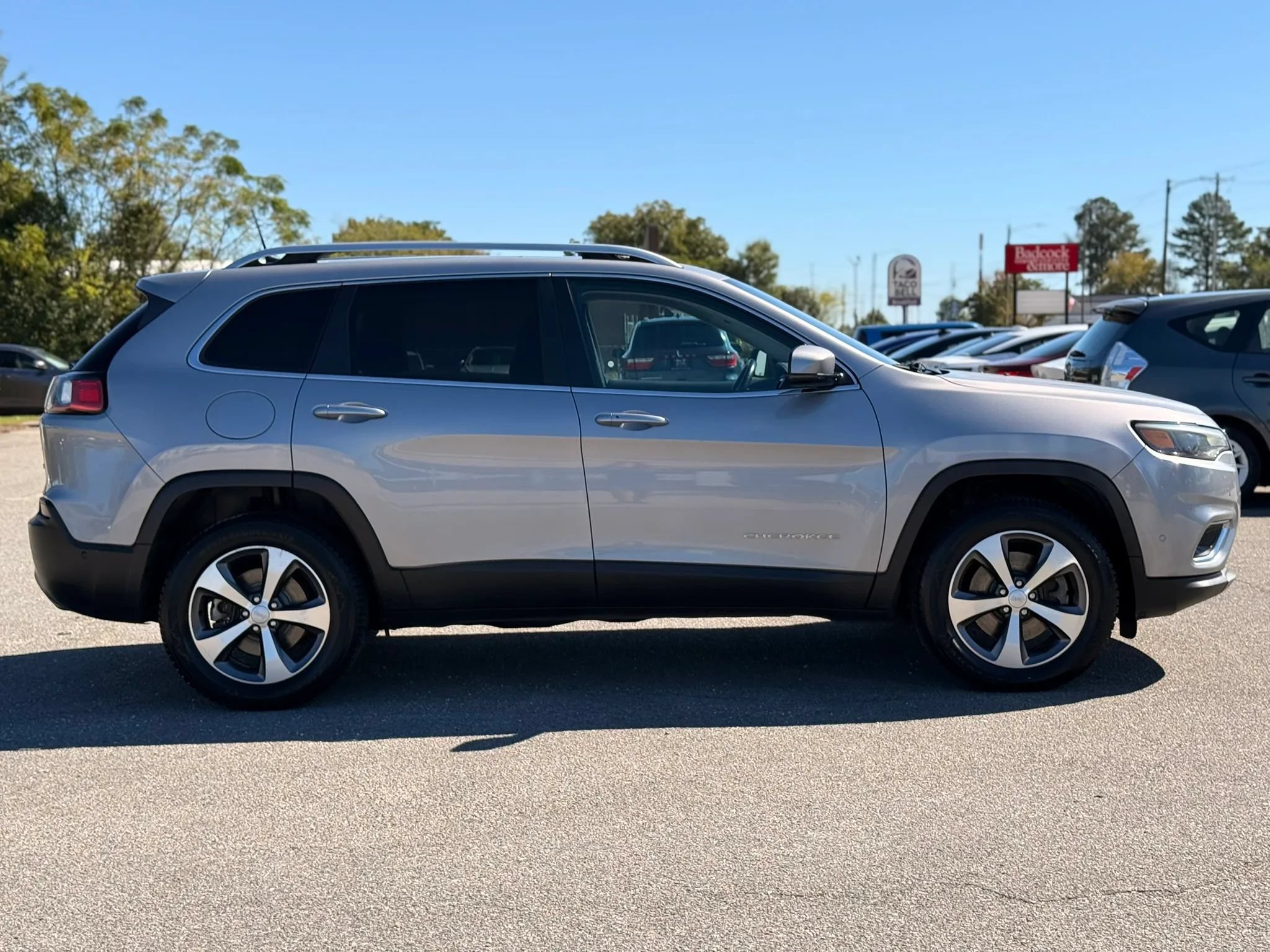 Used 2021 Jeep Cherokee Limited AWD/4WD image 11
