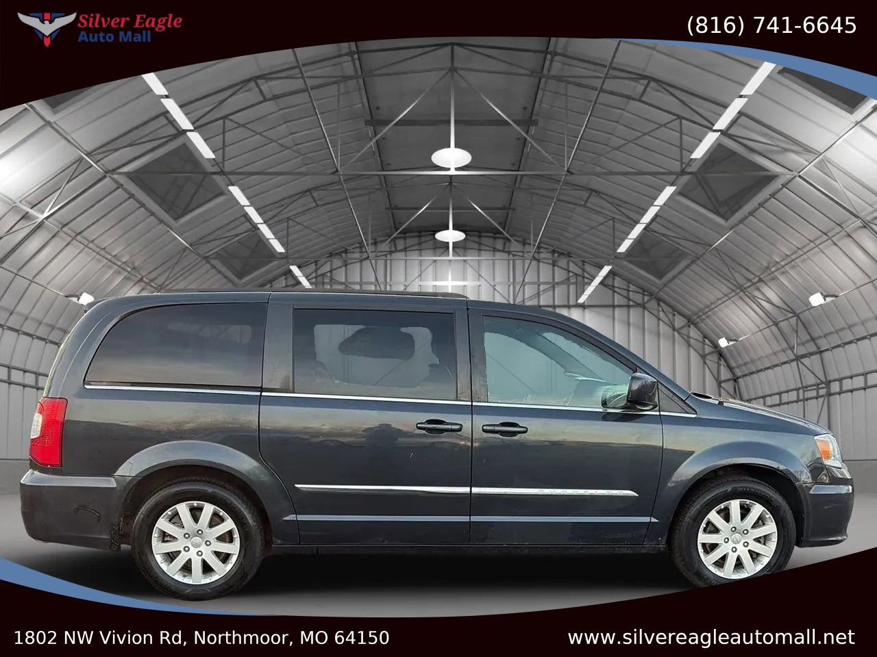 Used 2014 Chrysler Town & Country Touring image 6