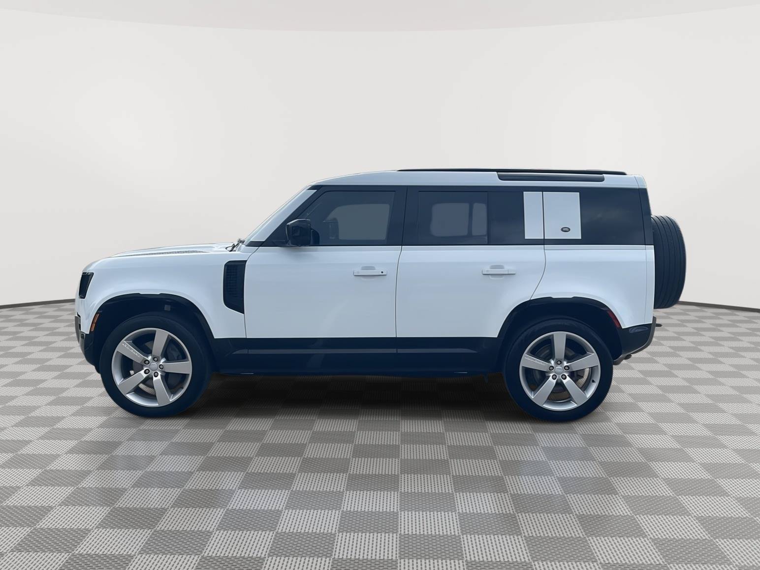 Used 2024 Land Rover Defender 110 X-Dynamic SE AWD/4WD image 9