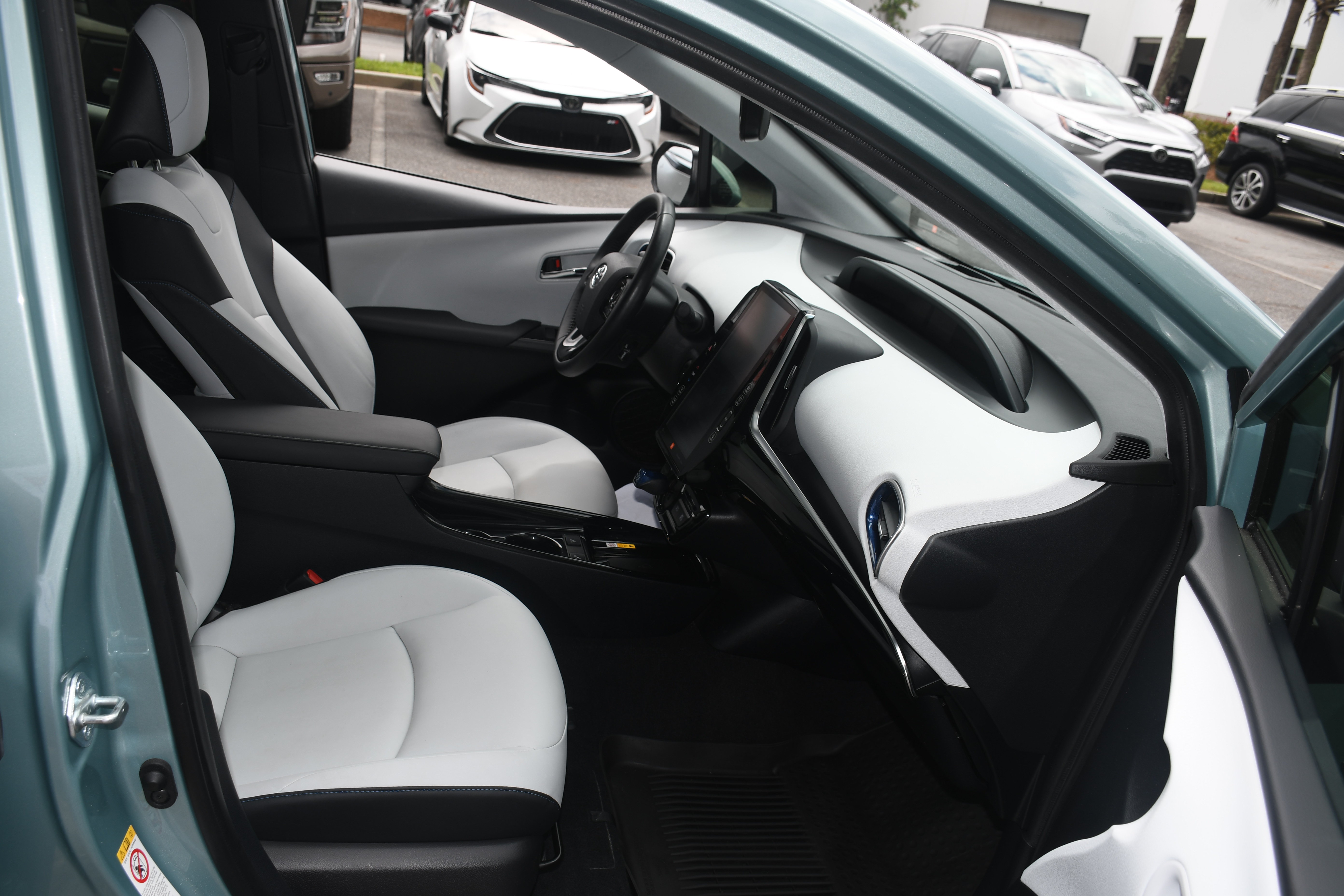 Certified 2022 Toyota Prius Limited w/ Premium Convenience Package FWD image 21