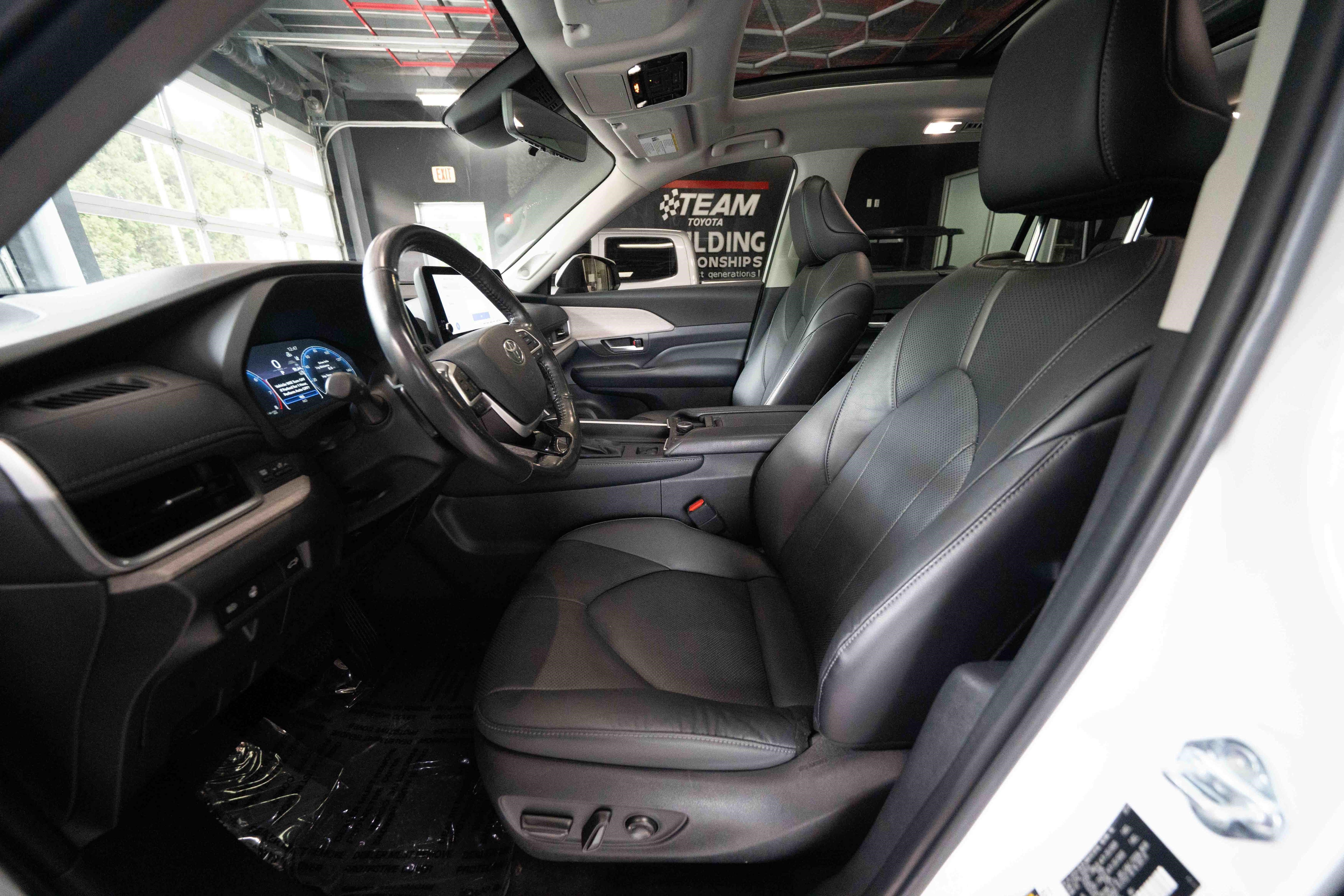 Used 2024 Toyota Grand Highlander AWD image 9
