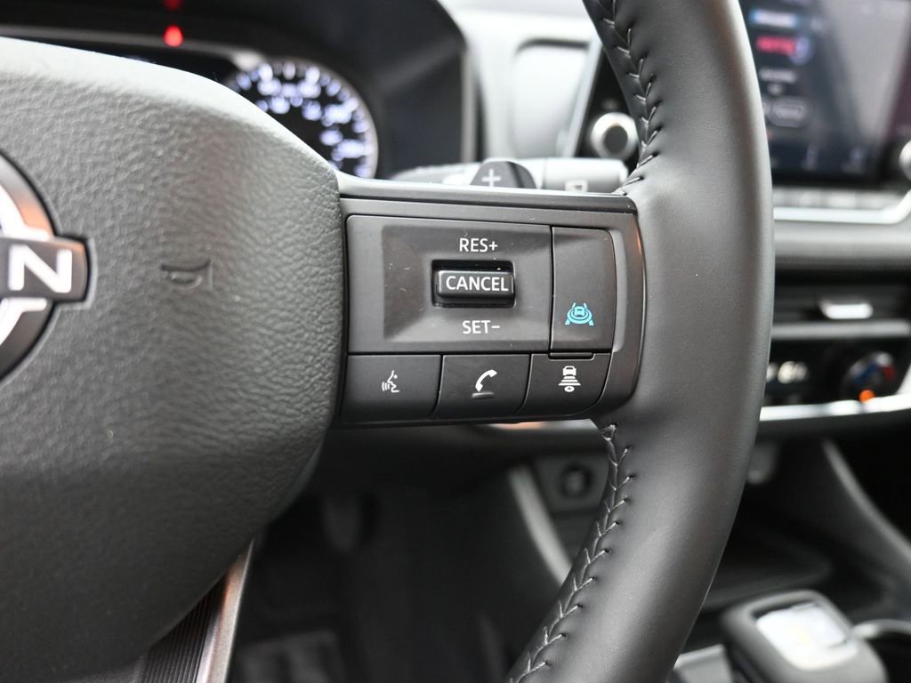 Used 2025 Nissan Rogue SV AWD/4WD image 28