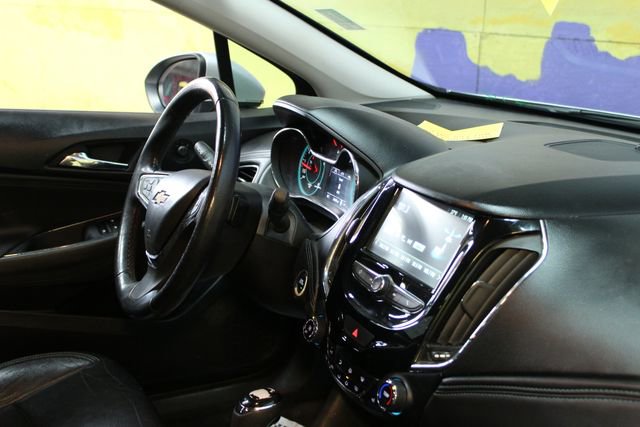 Used 2018 Chevrolet Cruze Premier FWD image 11