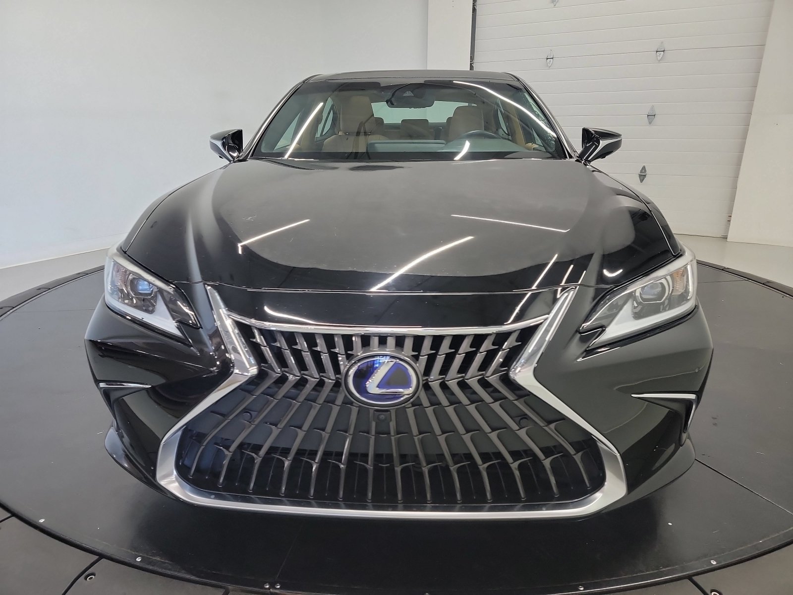 Used 2022 Lexus ES 300h w/ Accessory Package FWD image 2