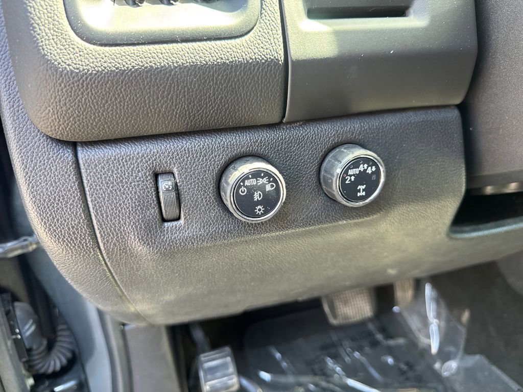 Used 2017 Chevrolet Colorado LT w/ LT Convenience Package AWD/4WD image 13